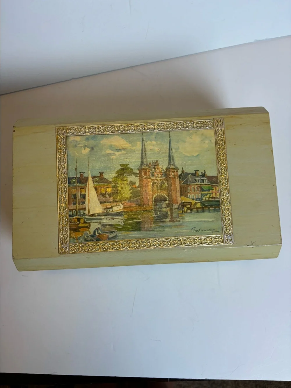 Vintage item pretty
